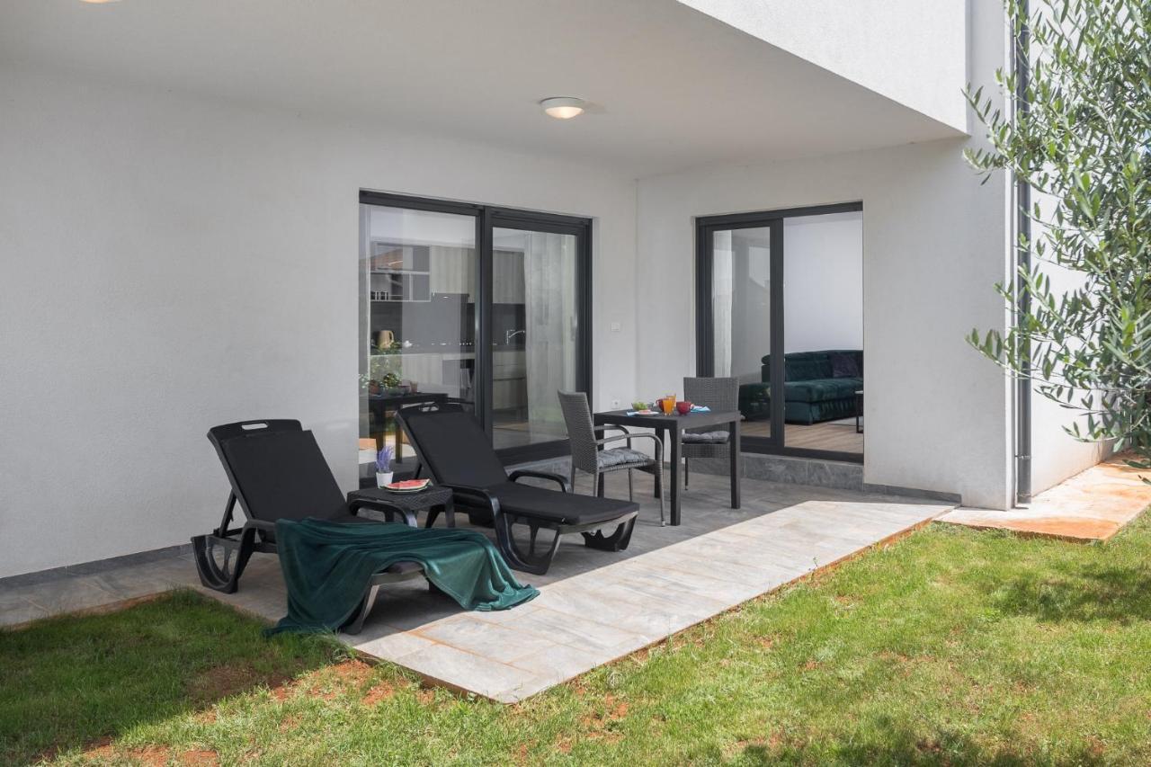 Studio Apartments Villa Valla - Free Bikes Fažana Extérieur photo