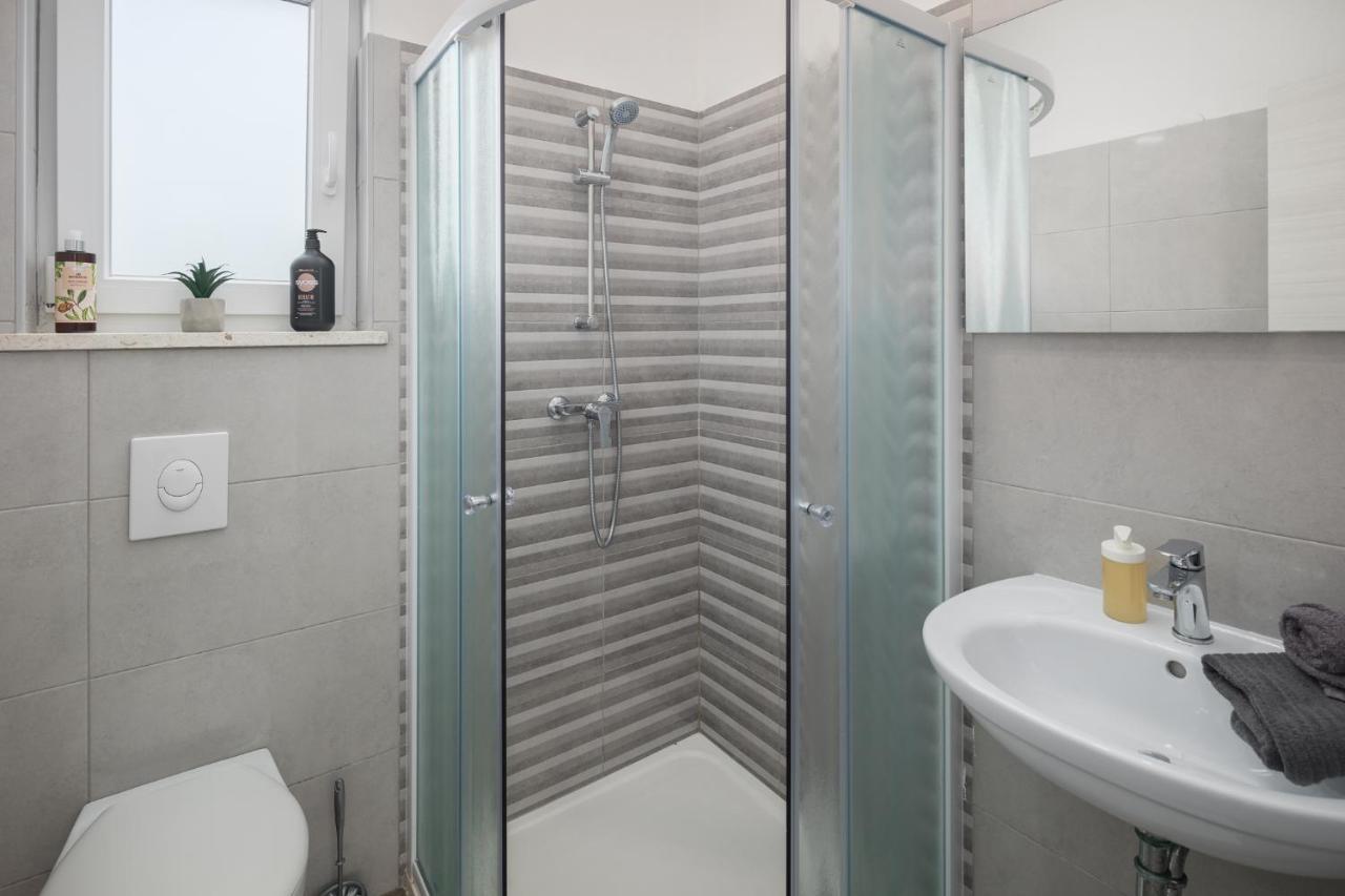 Studio Apartments Villa Valla - Free Bikes Fažana Extérieur photo